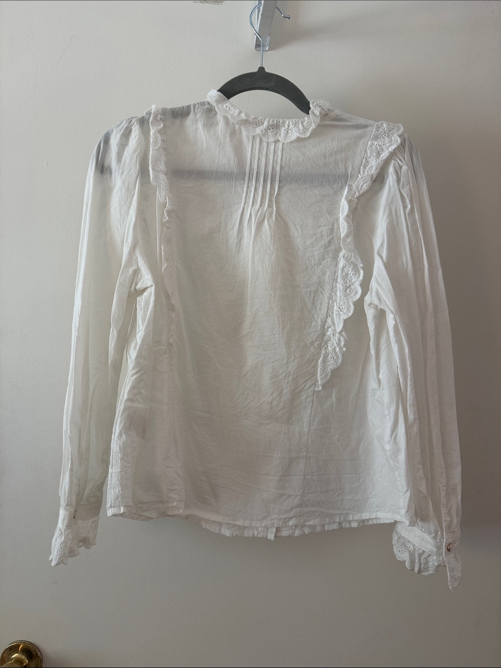 Simple Retro White Lace Ruffle Button-Down Blouse - Picture 3 of 3